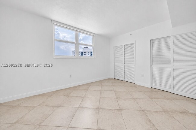 Building Photo - 3001 S Ocean Dr