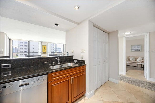 Building Photo - 11 Sunset Dr