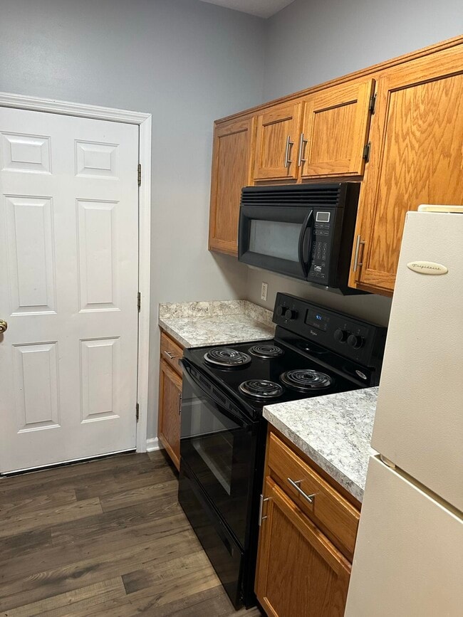 Building Photo - 2003 River Ridge Rd