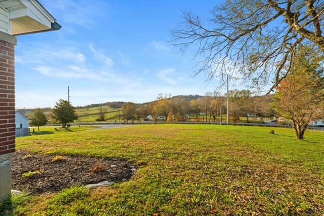 Building Photo - Furnished Country Home For Rent