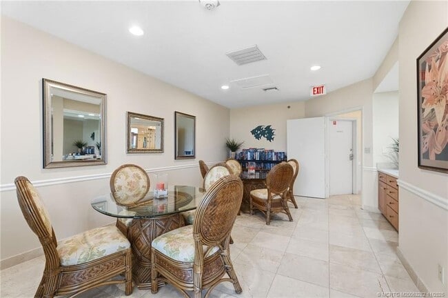 Building Photo - 3870 N Hwy A1A