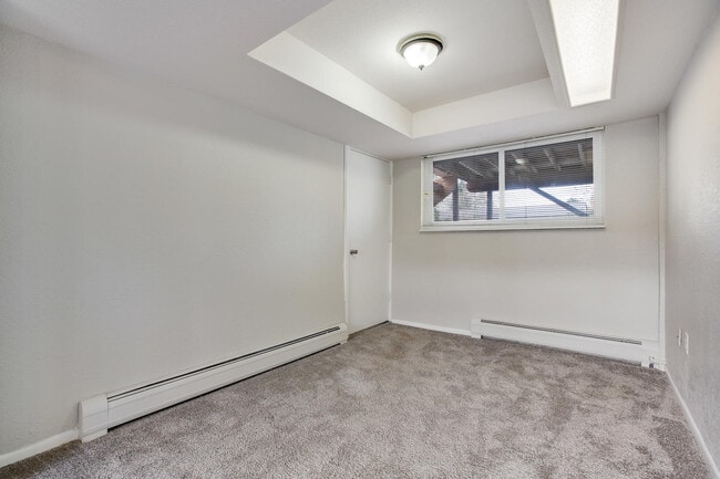 Building Photo - 6997 W Roxbury Ave