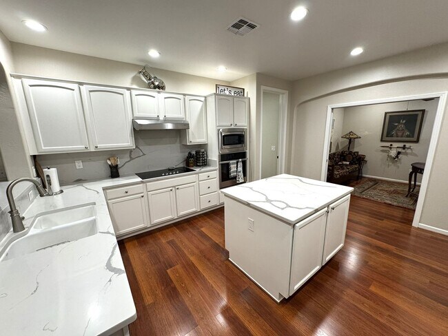 Building Photo - PebbleCreek 2 Bed/2.5 Bath Furnished Home - Resort-Style Living at Its Best!