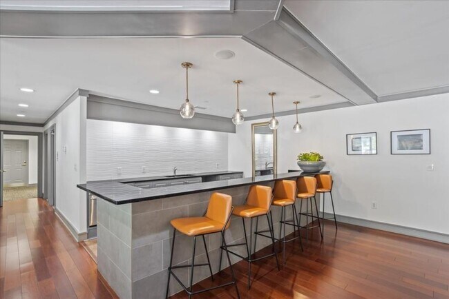 Building Photo - 1101 Juniper St NE