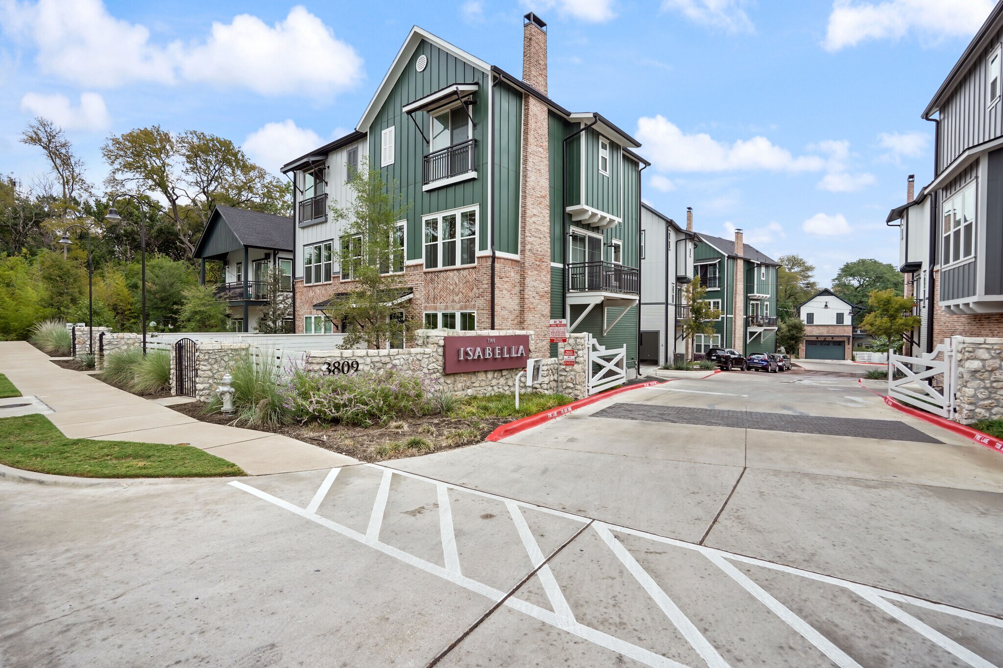 Building Photo - 3809 Valley View Rd