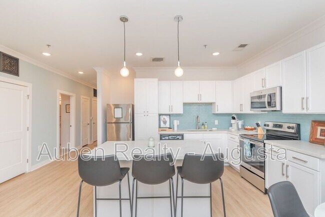 Building Photo - 111 Railroad Ave