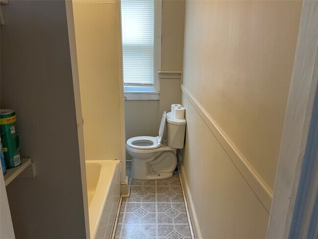 Building Photo - 14 Merrill St