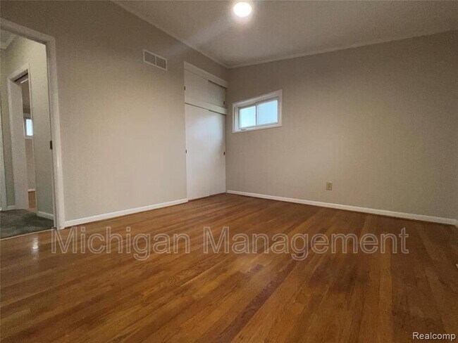 Building Photo - 32028 Maine St