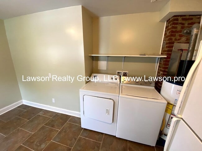 Building Photo - Charming South Roanoke Two Bedroom-One Lev...