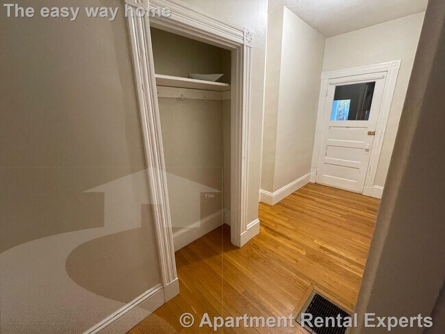 Building Photo - 578 Main St