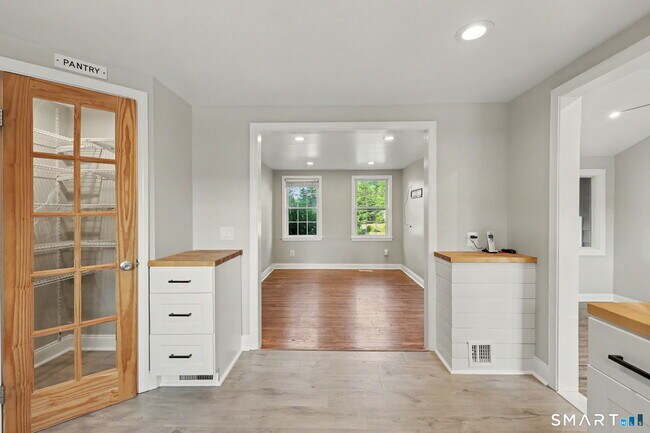 Building Photo - 142 N Taylor Ave