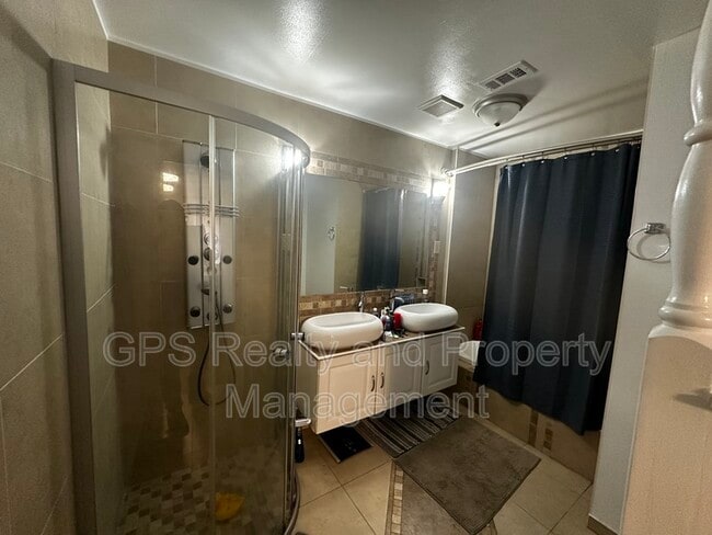 Building Photo - 651 Tam Ct
