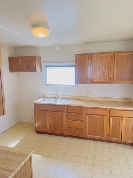 Building Photo - 440 Orena Ave