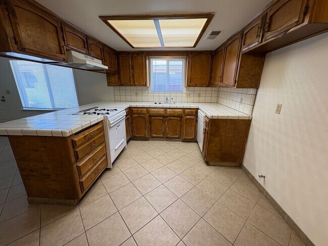 Building Photo - Spacious Apartment coming soon