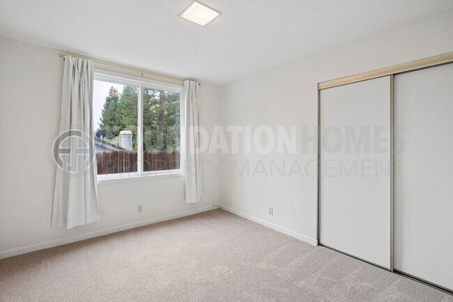 Building Photo - 27 Partridge Dr