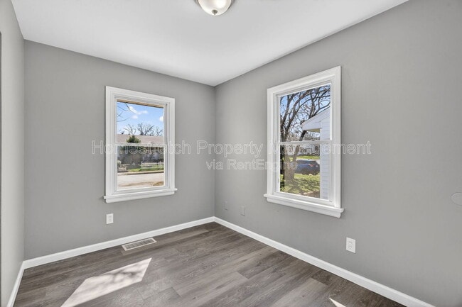 Building Photo - 9625 Theodosia Ave