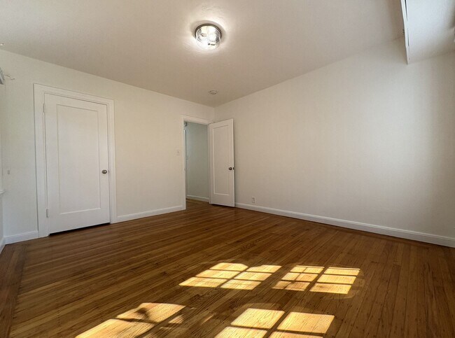 Building Photo - Charming Updated 4BR Home on Prime Corner ...
