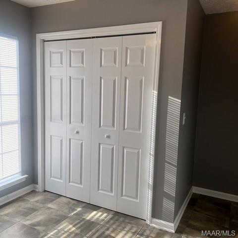 Building Photo - 932 Eastern Oaks Dr