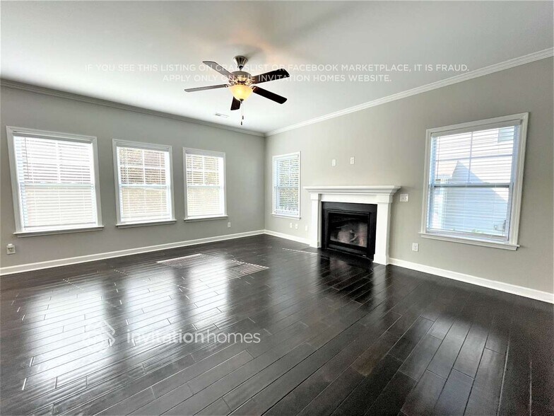 Building Photo - 270 Water Mill Rd