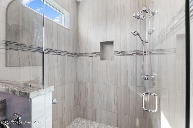 Building Photo - 2718 Addison Dr