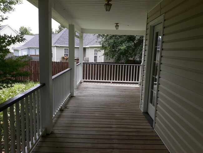 Building Photo - Charming Home in Northeast Columbia - Less...