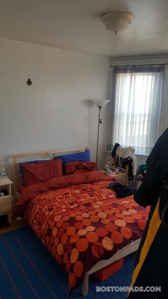 Building Photo - 121 Park Dr