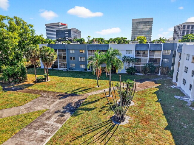 Building Photo - 1630 Embassy Dr