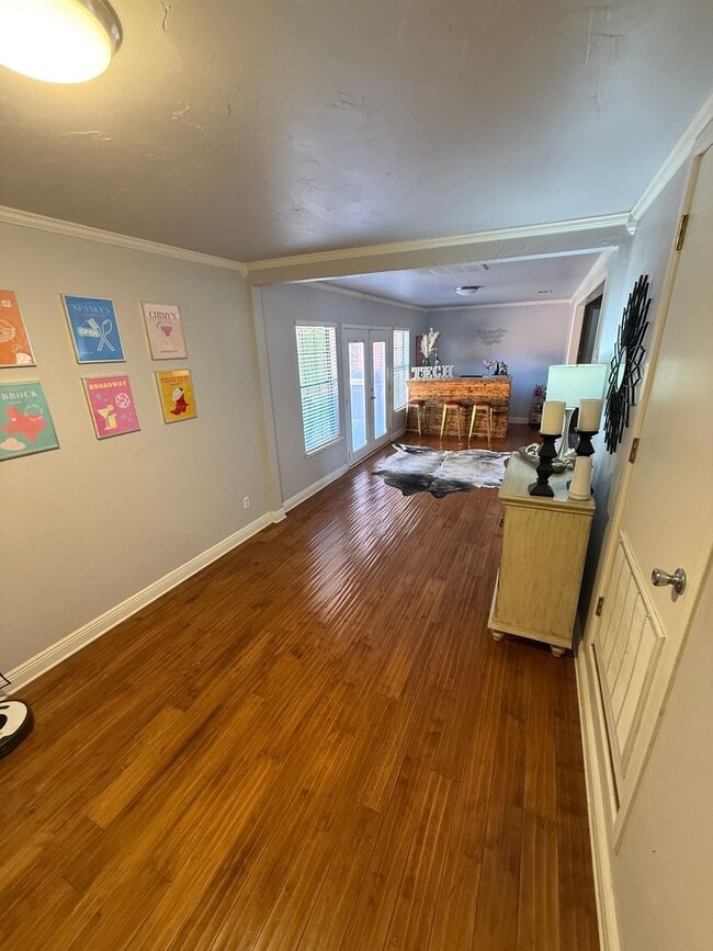 Building Photo - PRE LEASING for Fall 2026! 5 bedroom 3 bath Home!