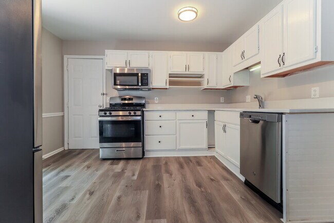 Building Photo - 1980 Morning Walk NW