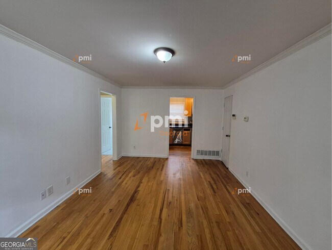Building Photo - 3206 Mathieson Dr NE