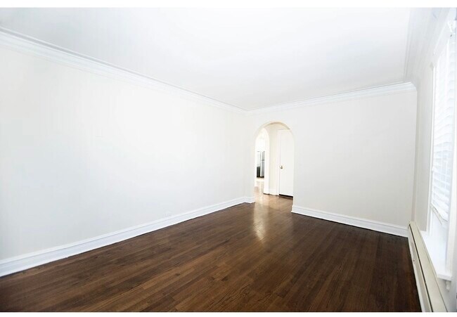 Building Photo - 918 Green Bay Rd