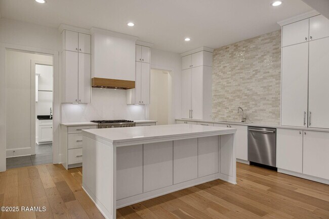 Building Photo - 102 Drifting Sands Ln