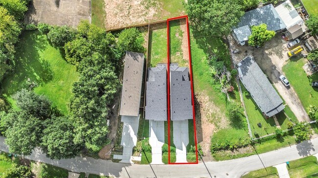 Building Photo - 932 South Ln