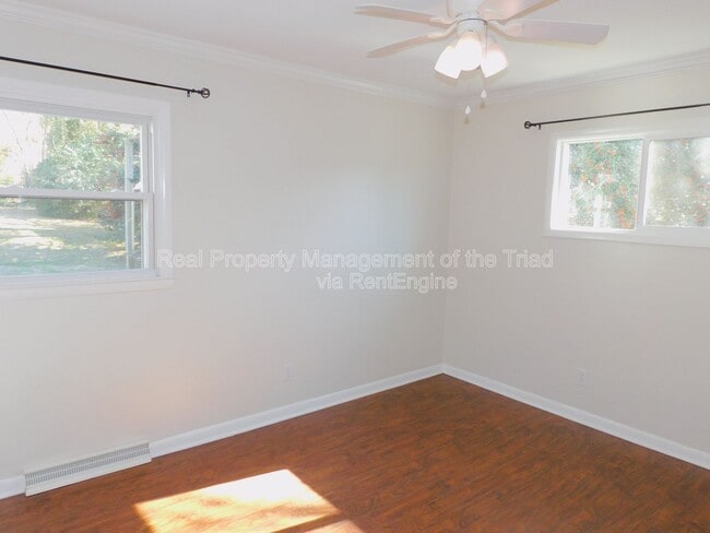 Building Photo - 3110 Canterbury St