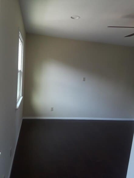 Building Photo - 599 N Oakland Ave