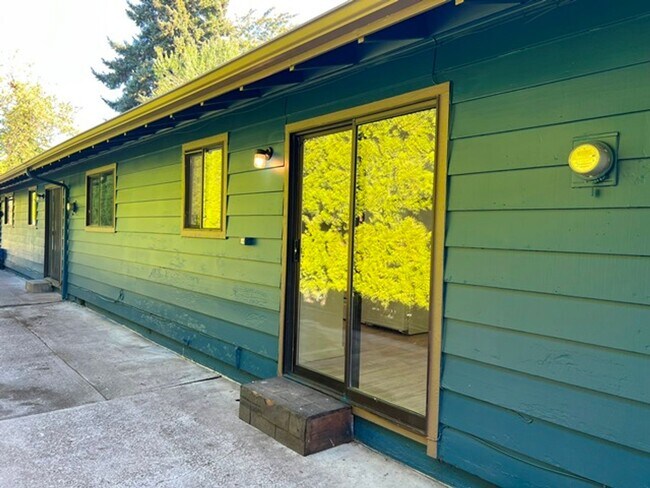 Building Photo - 2Bd/1Ba Single Story Apartment Unit - Move...