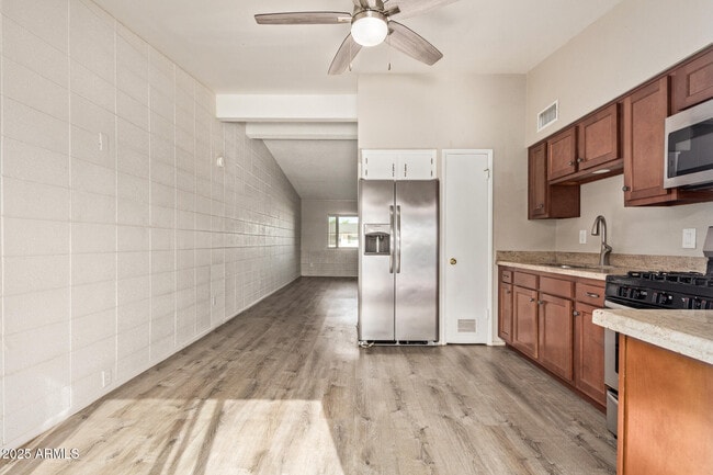 Building Photo - 7045 E Wilshire Dr