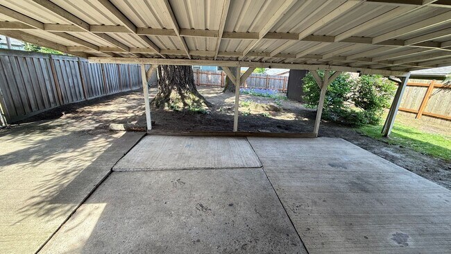 Building Photo - 2 bedroom Charming Single Family Home Multnomah Village Video Attached.