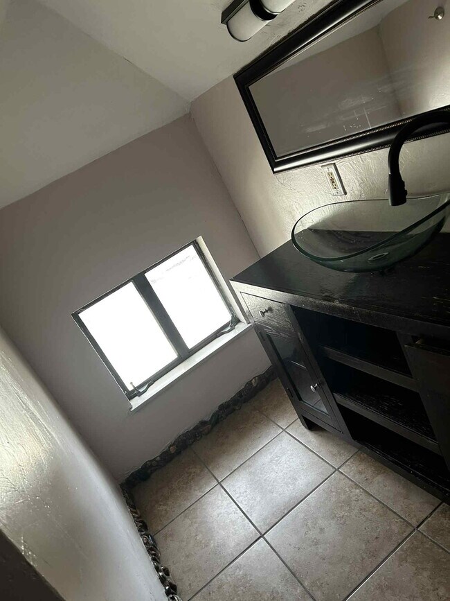 Building Photo - 1209 Berkley Ave