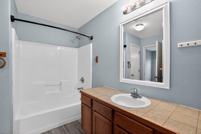 Building Photo - 113 Amber Ln