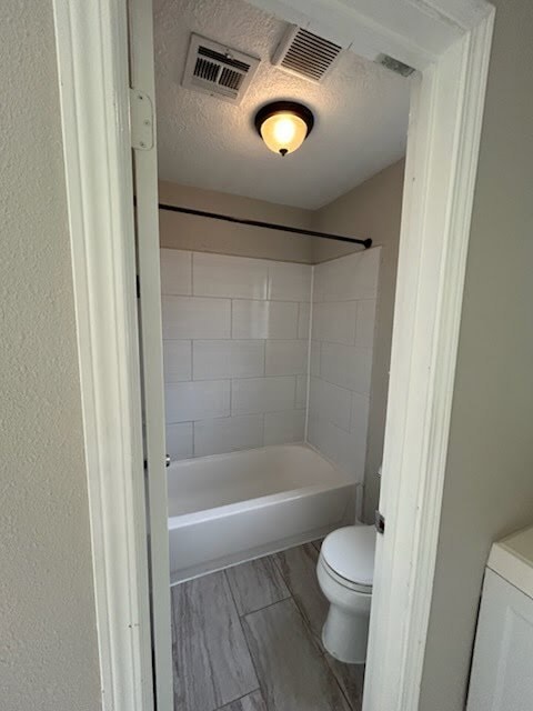 Building Photo - 2411 Farriers Bend Dr
