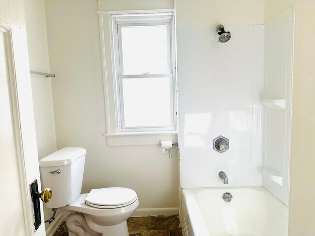 Building Photo - 38-42-42 Townsend St