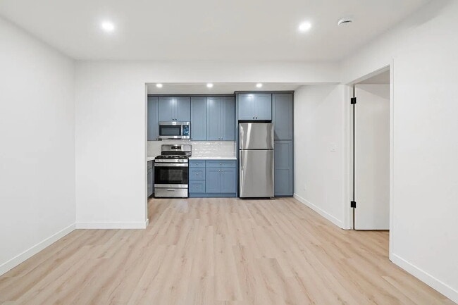 Building Photo - AVAILABLE NOW - 1 Bedroom, 1 Bath Coastal Apartment