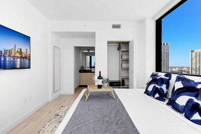 Building Photo - 225 N Miami Ave