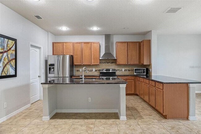 Building Photo - 6041 Town Center Blvd