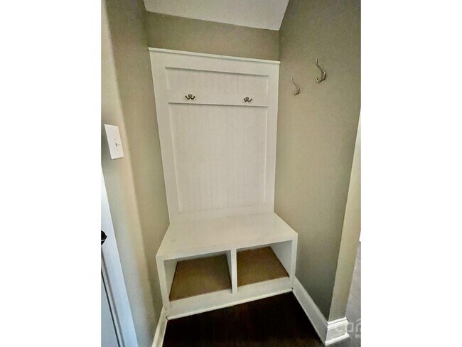 Building Photo - 3044 Spinner Ct