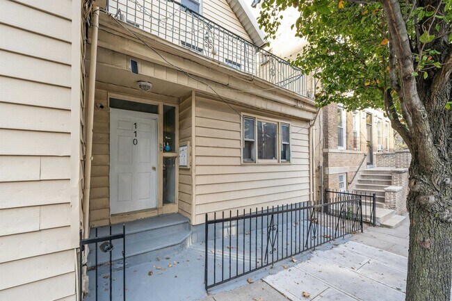 Building Photo - 110 34th St