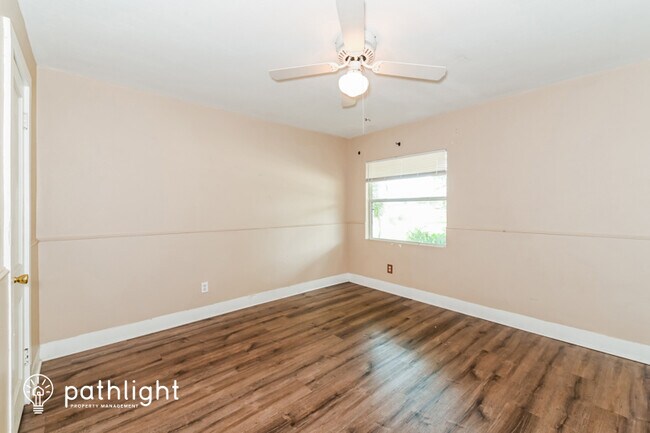 Building Photo - 1718 Sunset Pl