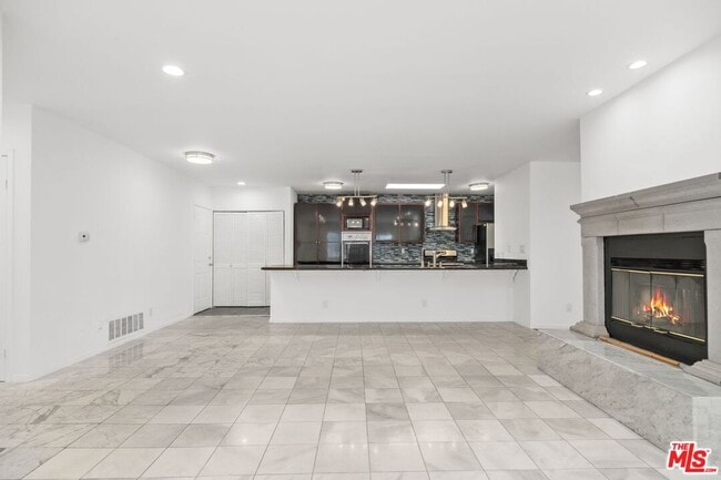 Building Photo - 4442 St Clair Ave