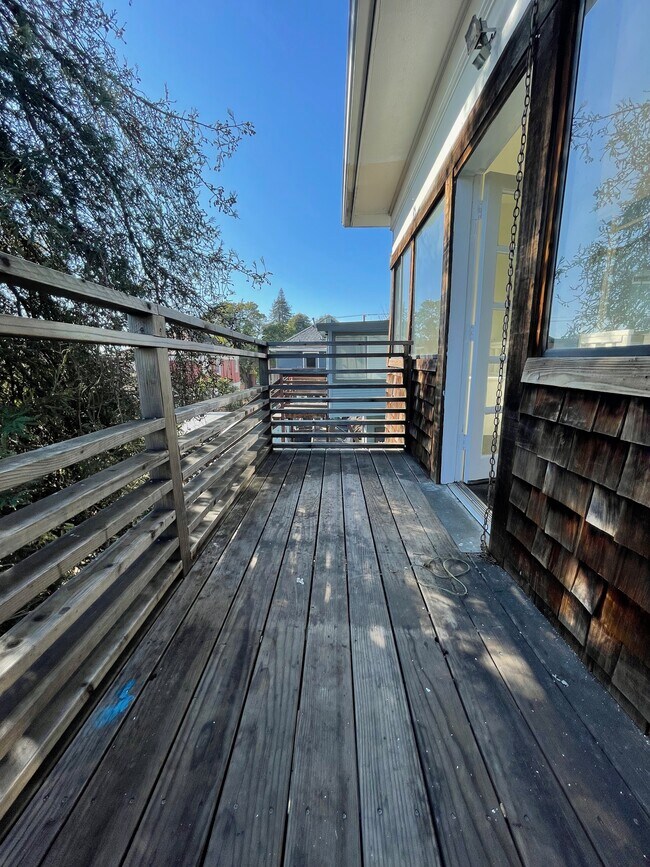 Building Photo - 2210 Parker St